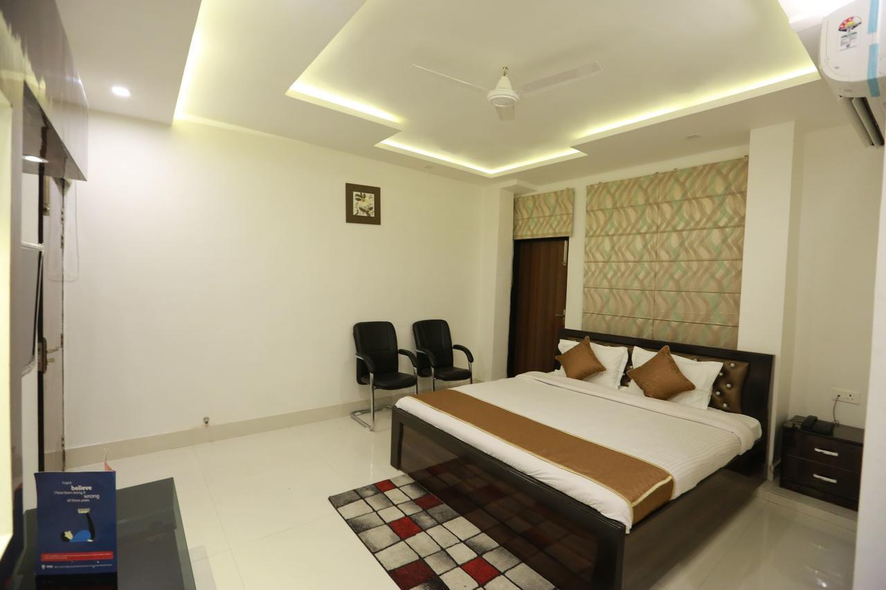 Oyo 8837 Hotel Surya Galaxy Kanpur Exterior foto